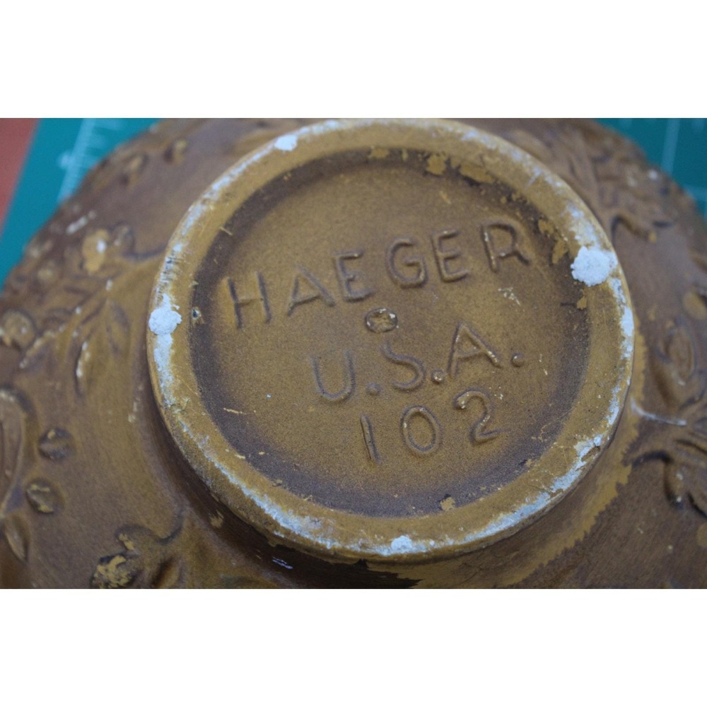 Haeger USA Embossed Scroll Footed Ceramic Serving Bowl 10 inch - Picture 16 of 16